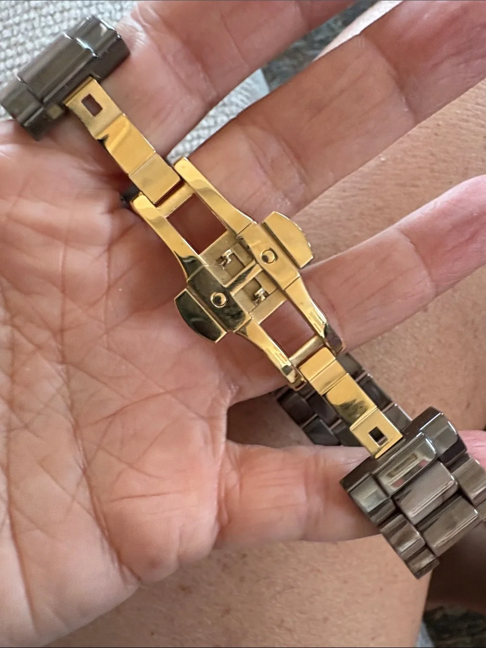 ISAAC MIZRAHI BRAND NEW CERAMIC CAMO WATCH - need’s battery